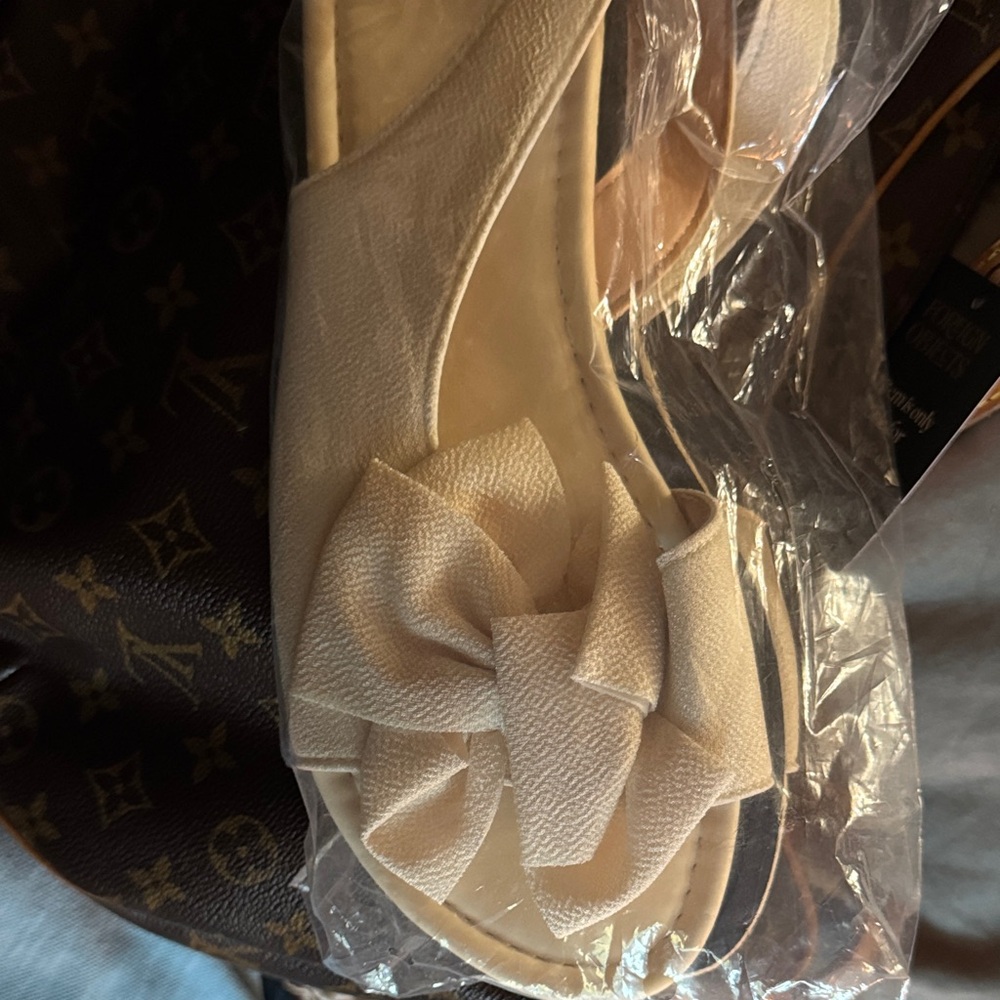 Elegant Cream Sandals with Bow